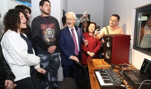 23-nisan-muzik-studyosu-acildi-BD7wgRYk.jpg