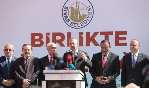 31-mart-yerel-secimlerinde-sivas-belediye-baskani-olarak-secilen-dr-adem-uzun-gorevi-devraldi-riBcheCX.jpg