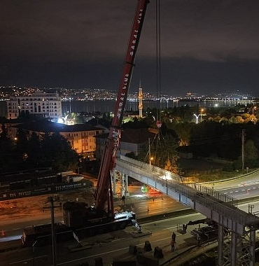 80 tonluk tabliye tek hamlede yerine konuldu