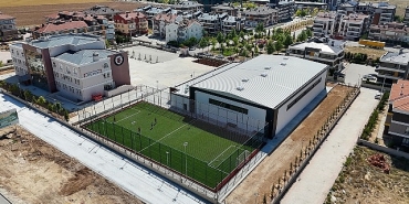 ahmet-calik-kapali-spor-salonu-ve-suni-cim-sahasinin-yapimi-tamamlandi.jpg