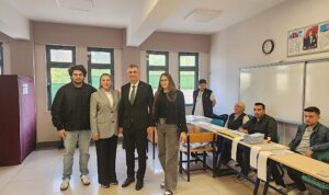 ali-yildirim-sezer-ailesiyle-oyunu-kullandi-hvfmkBuC.jpg