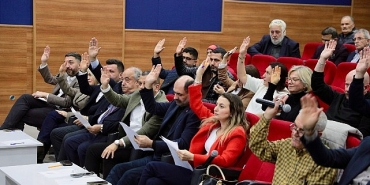 aliaga-belediyesi-nisan-meclisi-toplaniyor.jpg