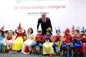 antalya-buyuksehir-belediye-baskani-muhittin-bocek-kres-sayisini-19a-cikartacak.jpg