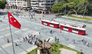 antalya-buyuksehir-cumhuriyet-meydanindaki-engelleri-kaldirdi-sNL7C8Jw.jpg