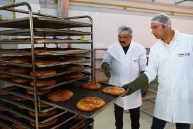 antalya-buyuksehir-halk-ekmek-bufelerinde-ramazan-pidesi-15-tl.jpg