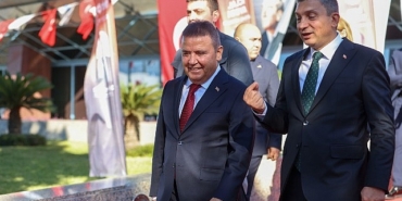 antalya-valisi-sahinden-antalya-kitap-fuarina-ziyaret-cumhuriyet-ve-kitap-coskusu-bir-arada.jpg