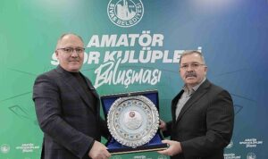 askfden-baskan-bilgine-tesekkur-plaketi-wZVhPUl8.jpg