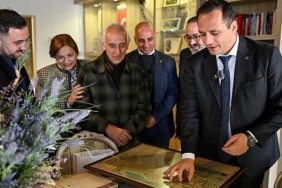 ata-ani-evine-tarihi-bagis.jpg