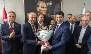 avcilarin-genc-baskani-caykara-gorevi-devraldi-L44vlWgP.jpg