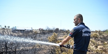 aydin-buyuksehir-belediyesi-ekipleri-didimdeki-yangina-mudahale-ediyor.jpg