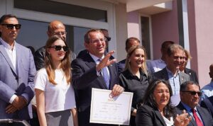 ayvalik-belediye-baskani-mesut-ergin-mazbatasini-aldi-1qphS1EB.jpg