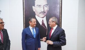ayvalik-belediye-baskani-mesut-erginden-chp-genel-baskani-ozgur-ozel-ziyarette-bulundu-Hsbrk9bh.jpg