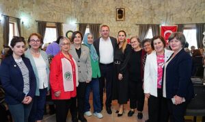 ayvalik-belediyesi-hafta-boyunca-kentin-farkli-noktalarinda-anneler-gununu-cesitli-etkinliklerle-coskuyla-kutladi-G9sOlQ1r.jpg