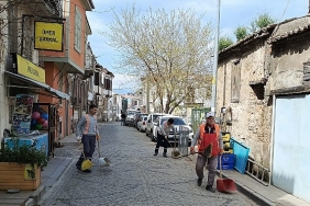 ayvalikta-temizlik-seferberligi-suruyor.jpg