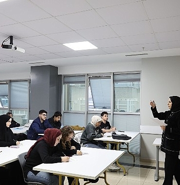 Bağcılar Belediyesi, öğrencilerin yanında