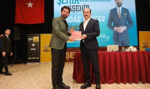 baskan-altay-aksehirde-duzenlenen-sehir-konferanslarina-katildi-UE9L1h84.jpg