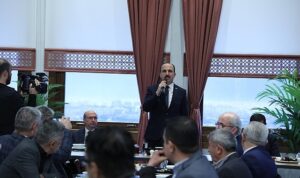 baskan-altay-akyokus-kasrinda-buyuksehir-meclis-uyeleriyle-bulustu-4PKfmPZE.jpg