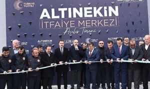 baskan-altay-altinekine-kazandirilan-itfaiye-merkezinin-acilisini-yapti-5eplPpHi.jpg
