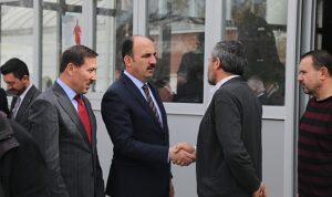 baskan-altay-ayakkabicilar-sanayiinde-esnafla-ve-ogrencilerle-bulustu-q1sXvn1S.jpg