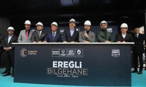 baskan-altay-ereglide-bilgehane-temeli-atti-emirgazi-ve-karapinarda-vatandaslarla-bulustu-p5x5x57E.jpg