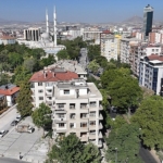 baskan-altay-riskli-bina-stogunu-azaltiyor-yesil-dokuyu-artiriyoruz.jpg