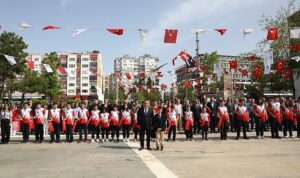 baskan-bocek-koltugunu-cocuk-baskana-devretti-kCMrH38a.jpg