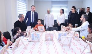 baskan-buyukakin-anne-sehir-begonyada-katilimcilarla-bulustu-uPiIPm4a.jpg