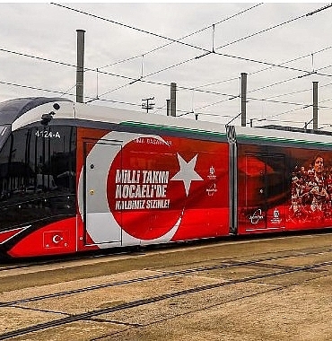 baskan-buyukakin-duyurdu-tramvay-mac-saatinde-ucretsiz.jpg