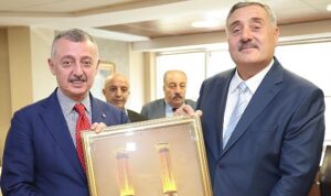 baskan-buyukakin-erzurumlular-vakfi-baskani-ahmet-onal-ve-kars-ardahan-igdir-vakfi-baskani-isa-bozkurt-ile-ifDBwql1.jpg