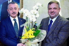 baskan-buyukakin-kongresini-tamamlayan-ilce-baskanlarini-kabul-etti.jpg