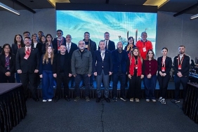 baskan-buyukakin-uluslararasi-gazetecilerle-bir-araya-geldi.jpg