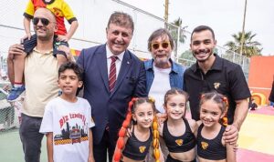 baskan-cemil-tugay-goztepenin-23-nisan-programina-katildi-butun-izmirin-belediye-baskaniyim-ASAgCs1x.jpg