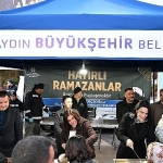 baskan-cercioglu-ataturk-kent-meydaninda-kurulan-iftar-sofrasinda-vatandaslarla-bir-araya-geldi.jpg