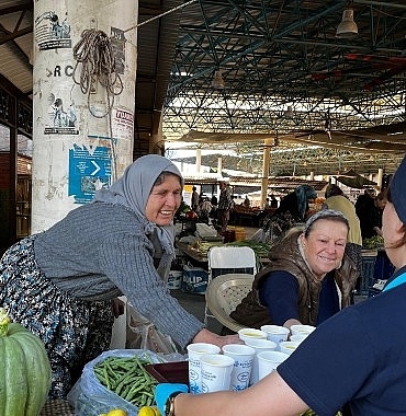 Başkan Çerçioğlu’nun İçleri Isıtan İkramı Bu Yıl da Vatandaşlar ve Pazarcı Esnaflarıyla Buluşuyor