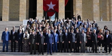 baskan-cirpanoglu-baskentin-101-yilinda-anitkabirde.jpg