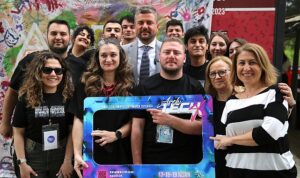baskan-gorkem-duman-mezun-oldugu-universitede-genclerle-bulustu-gJJZ5Ry9.jpg