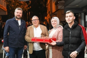 baskan-gorkem-dumandan-asker-gence-bayrak-surprizi.jpg