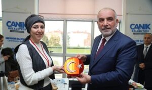baskan-ibrahim-sandikci-5-yilda-3-bin-730-hanim-kardesimize-sertifikali-mesleki-egitim-verdik-69zsiDyT.jpg
