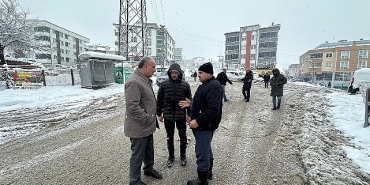 baskan-ibrahim-sandikci-52-mahallemizin-tamaminda-karla-mucadele-calismalarimiza-araliksiz-bir-sekilde-devam-ediyoruz.jpg