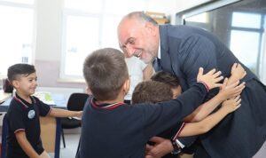 baskan-ibrahim-sandikci-ogrencilerin-yuzunu-guldurdu-6Z9cz3Au.jpg