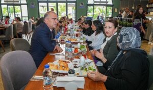 baskan-isik-sehit-anneleri-ve-esleriyle-bir-araya-geldi-63ApcBTA.jpg