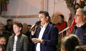 baskan-kirgozun-ev-ziyaretleri-mitinge-donusuyor-mvIMPVTs.jpg
