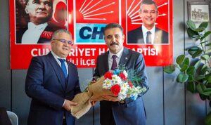 baskan-kirgozun-ilce-ziyareti-mitinge-donustu-Yq5OrLlG.jpg