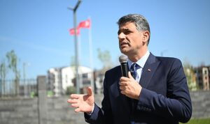 baskan-kocamana-coskulu-karsilama-nWec7yxd.jpg