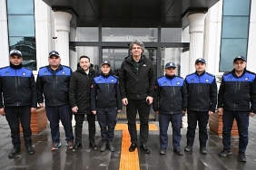 baskan-kocamandan-bayramda-sahadaki-kahramanlari-unutmadi.jpg