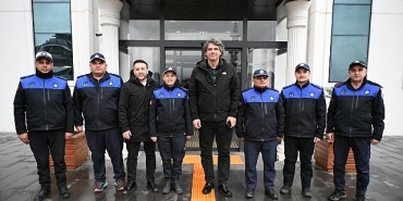baskan-kocamandan-bayramda-sahadaki-kahramanlari-unutmadi.jpg