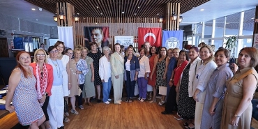 baskan-mutlu-gelecegin-kadin-liderleriyle-bulustu.jpg