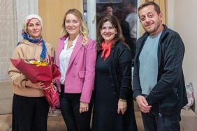 baskan-mutlu-yeni-yili-komsulariyla-birlikte-karsiladi.jpg