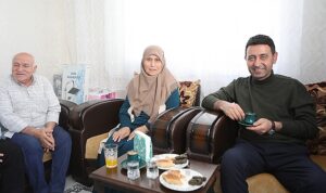 baskan-onal-sozunu-tuttu-bilgi-teyzeyle-bulustu-WQnLr2Xx.jpg