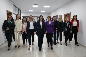 baskan-ovalioglu-omrum-cam-tavanlari-yumruklayarak-gecti.jpg
